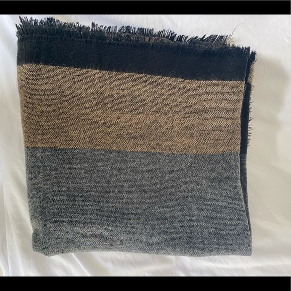 Zara Accessories - Zara blanket scarf